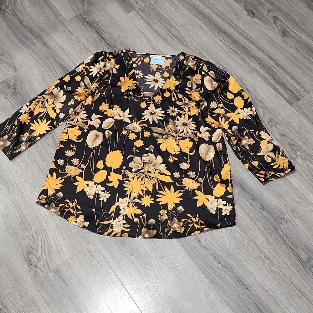 EUC Jodifl Satin Fall Floral 3/4 Sleeve Vneck Top